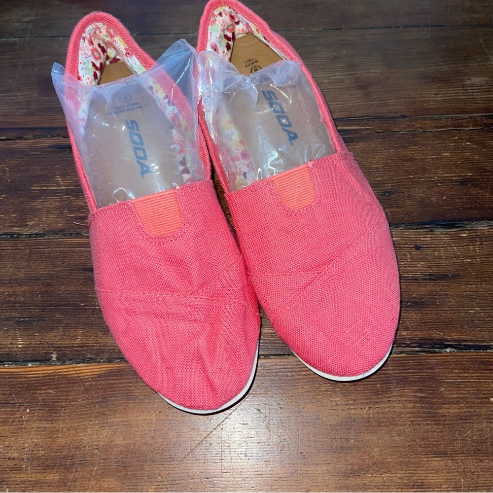 Soda Pink Flats with Elastic Band and Rubber Sole